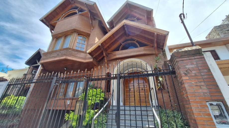 Chalet 8 ambientes en ramos mejía