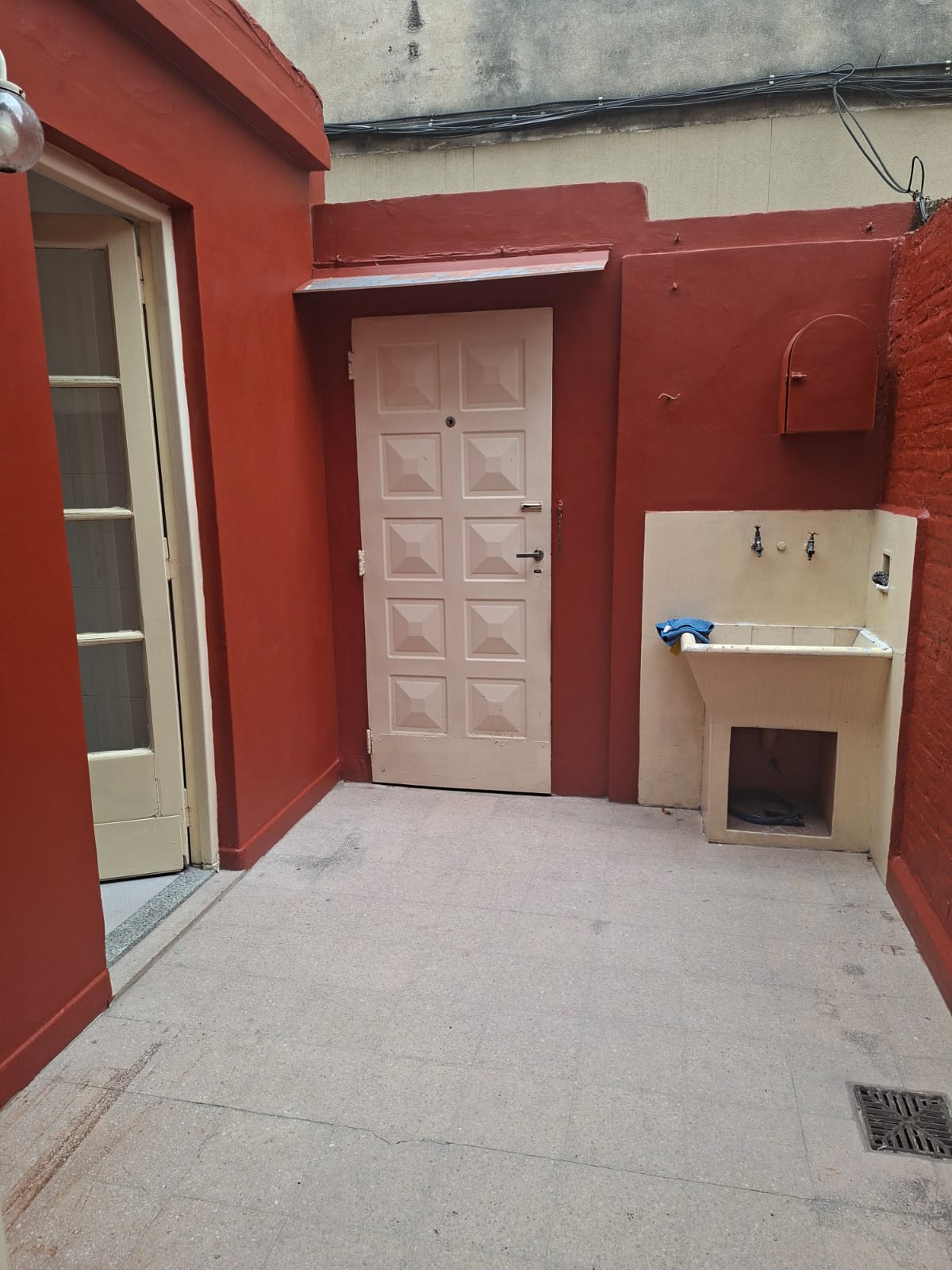 -b-alquiler ph 1 ambiente, con patio y cocina