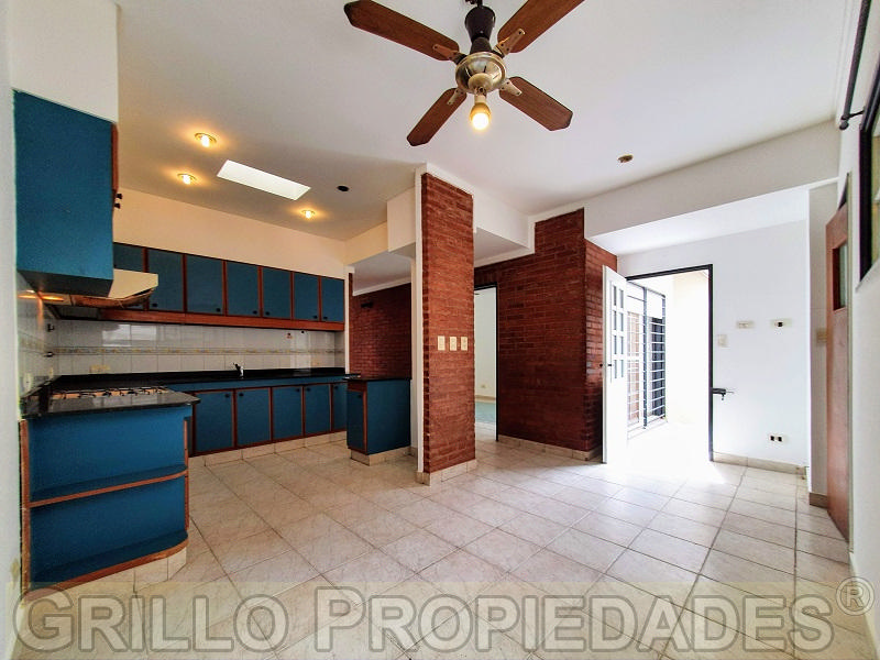 Departamento tipo casa. ph. sin expensas. al 