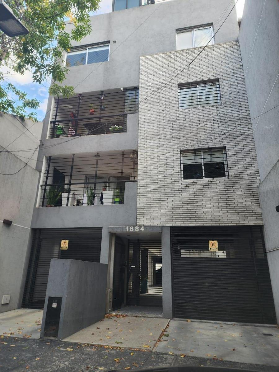 Alquiler monoambiente con balcon y ascensor