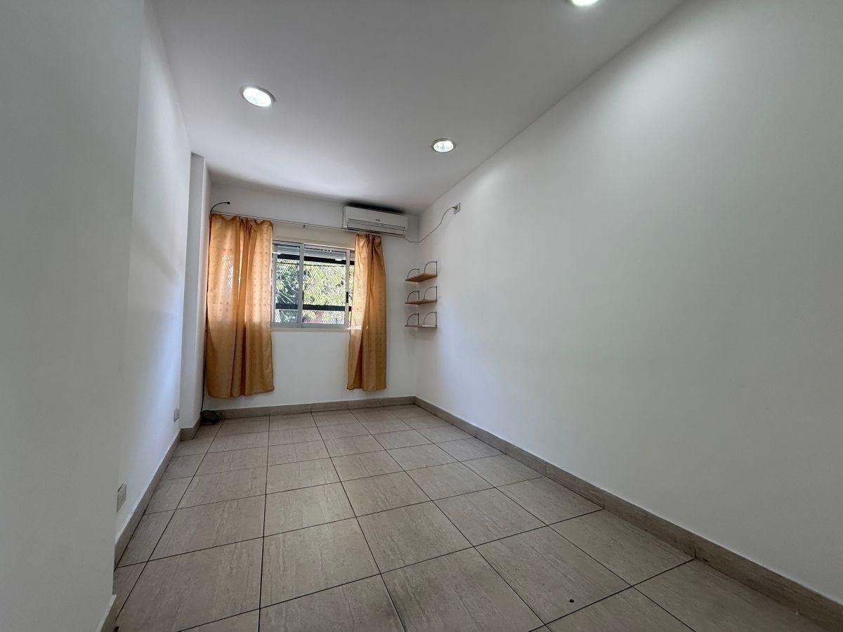 Oficina comercial de 27 m² en alquiler con cochera - flores norte