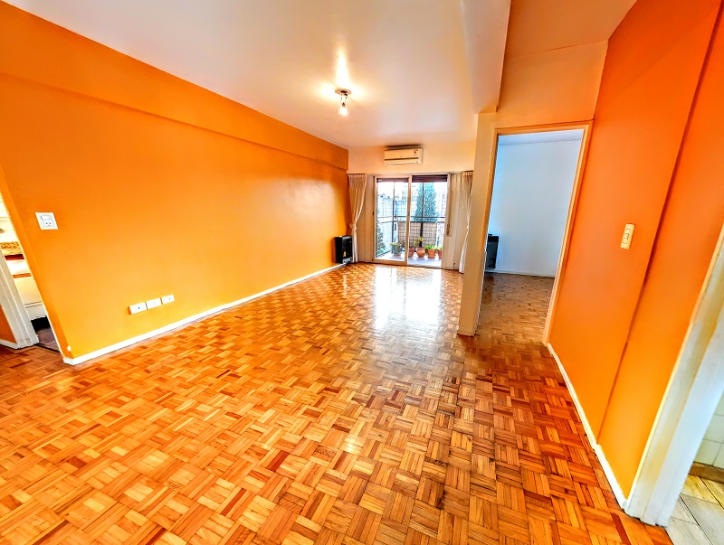 Departamento 3 ambientes. cochera fija. aire 