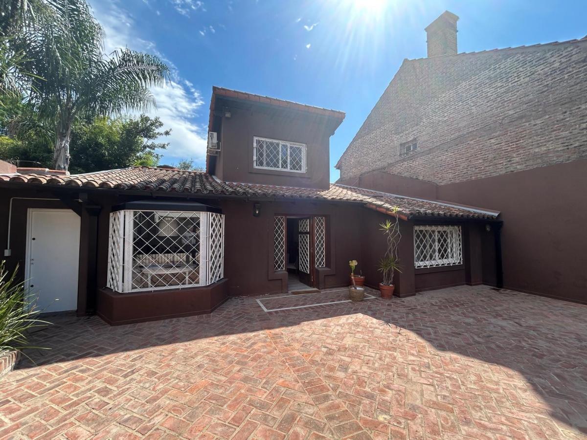 Excelente casa en beccar, venta, reciclada completamente, 3 dorm., pileta