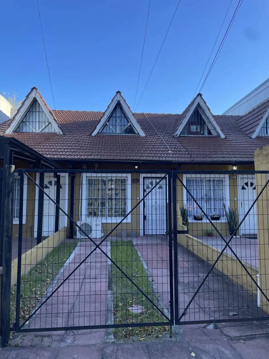 Alquiler- duplex 3 ambientes con jardin y pil