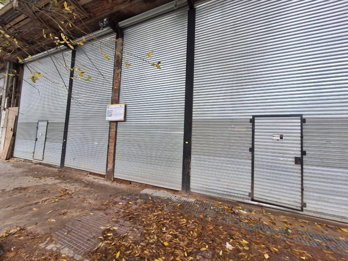 Alquiler local extra grande en av rivadavia 7500 - 20 m de frente