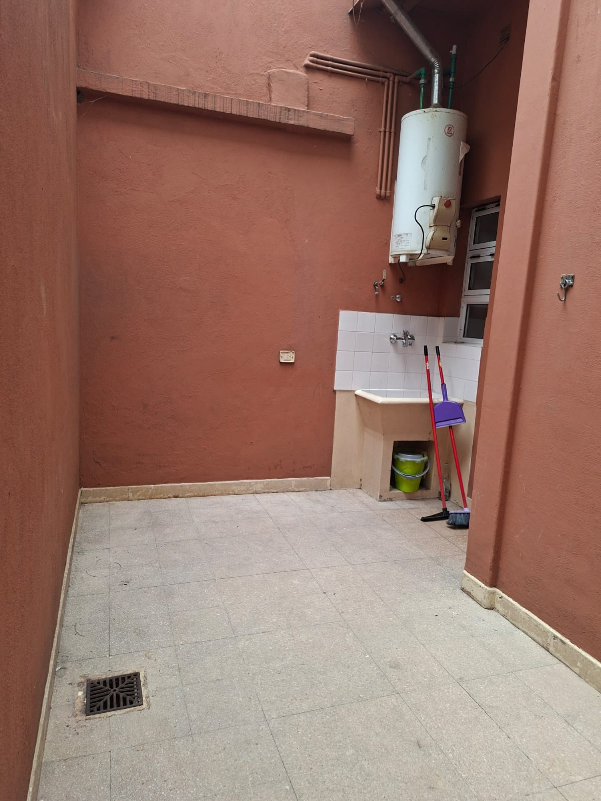 -a-alquiler ph 2 ambientes y medio, con patio