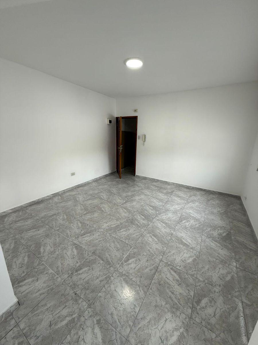 Departamento de tres ambientes en piñeyro