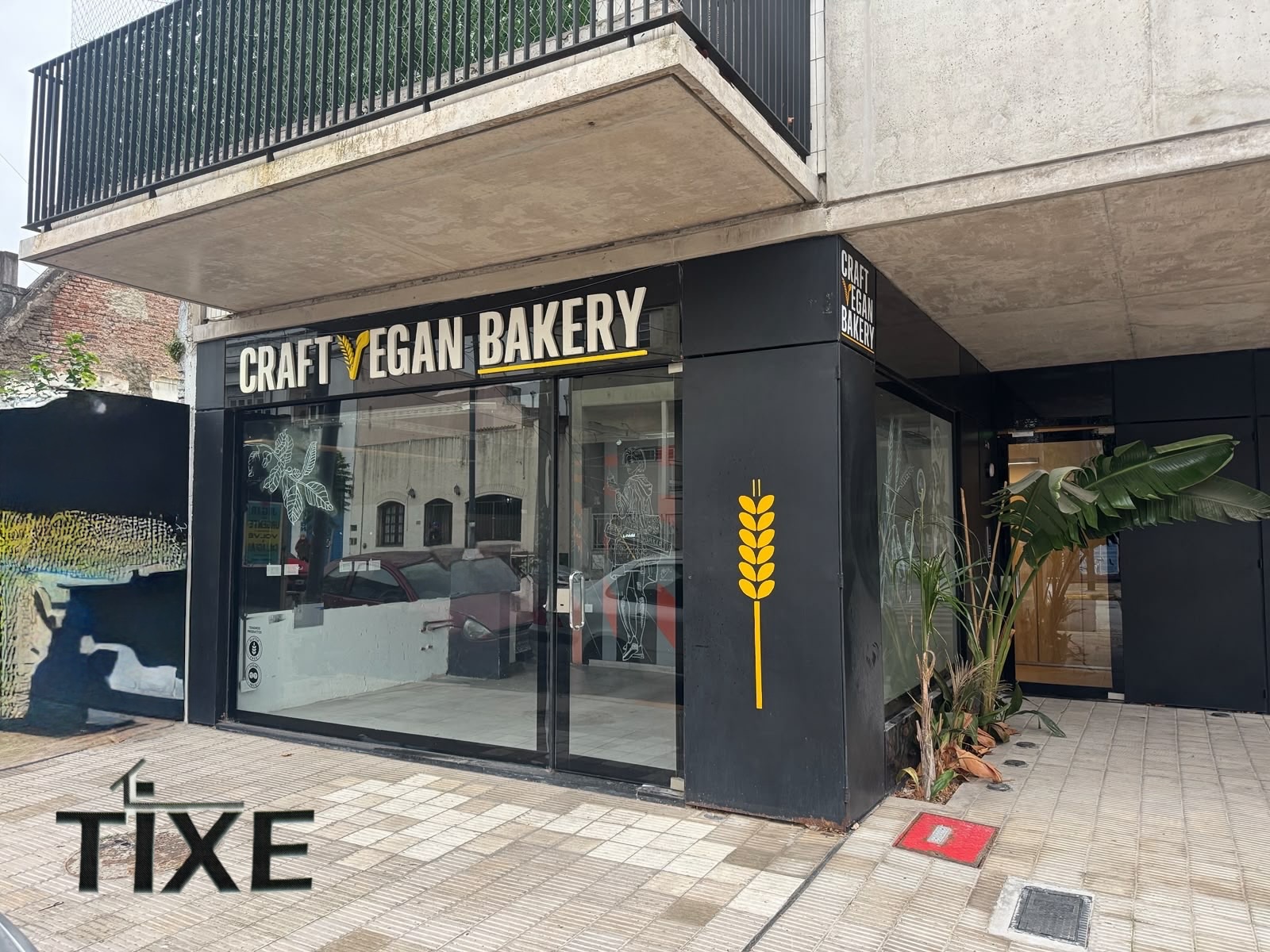 Local nuñez/saavedra. en esquina a 2 calles. 