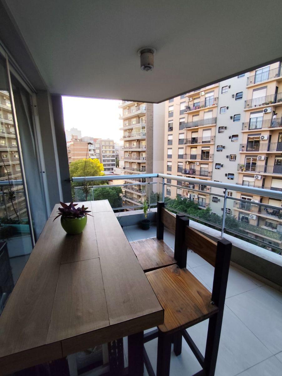 Hermoso y super luminoso monoambiente, con amplio balcón