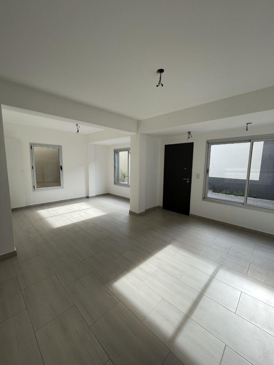 Alquiler ph tipo casa. 3amb con patio, piñeyro, avellaneda