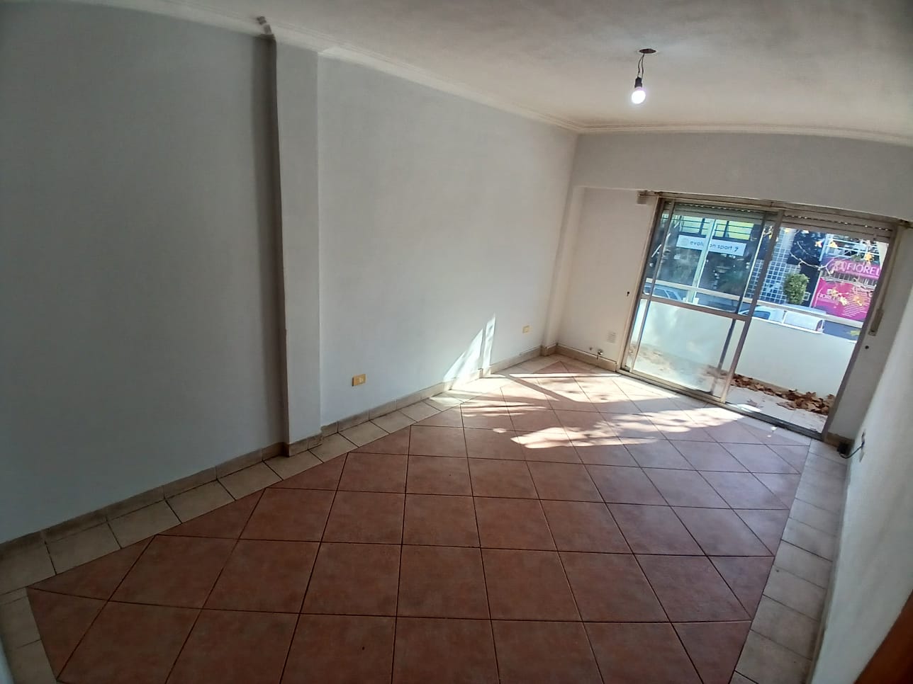 2 ambientes 1 piso por escalera 