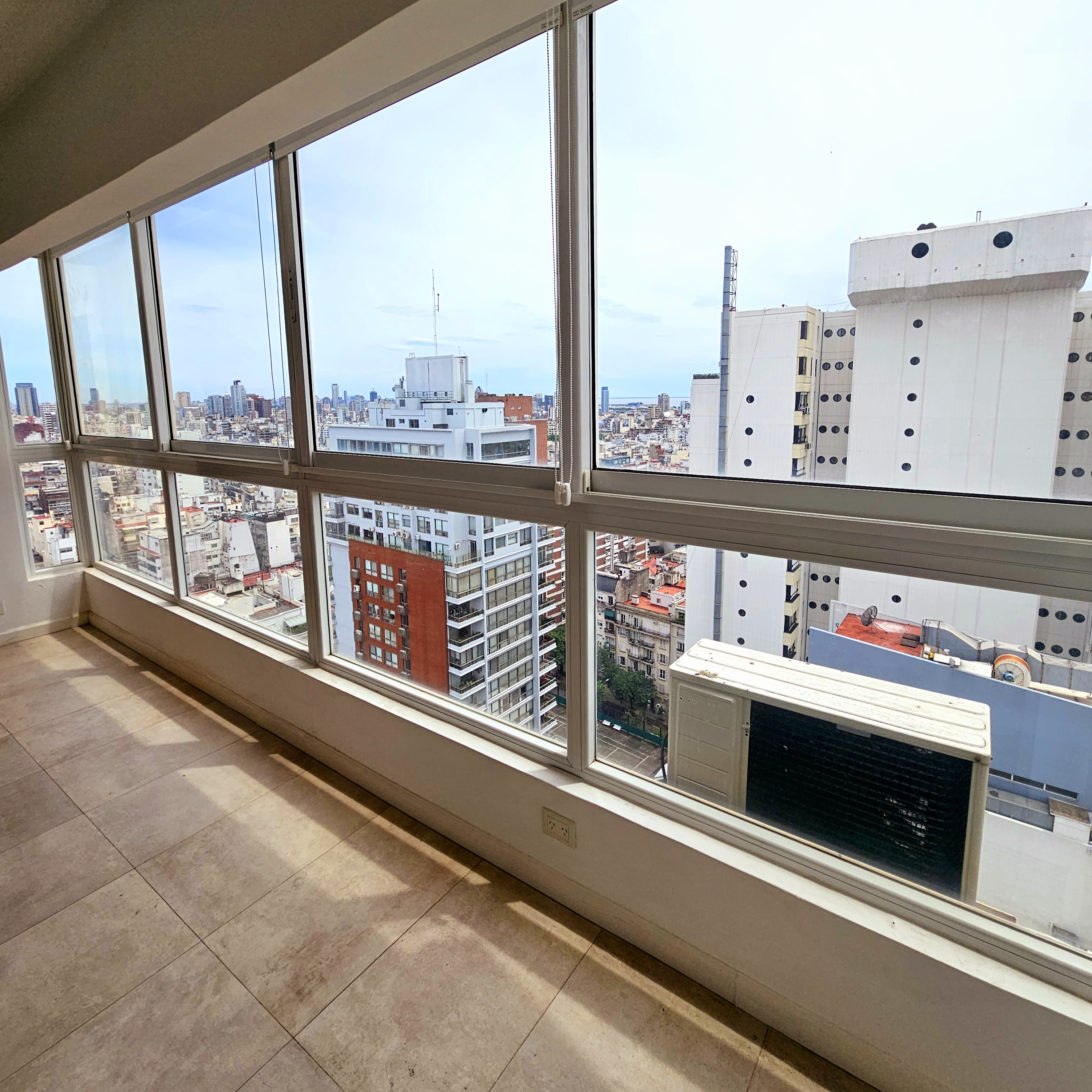 Increíble monoambiente aplio en piso super al