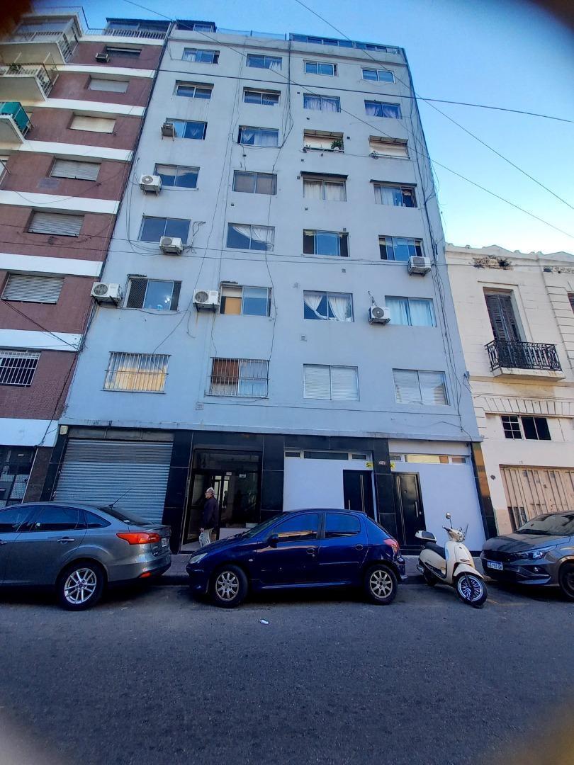 Departamento de 2 amb. luminoso a m de parque lezama
