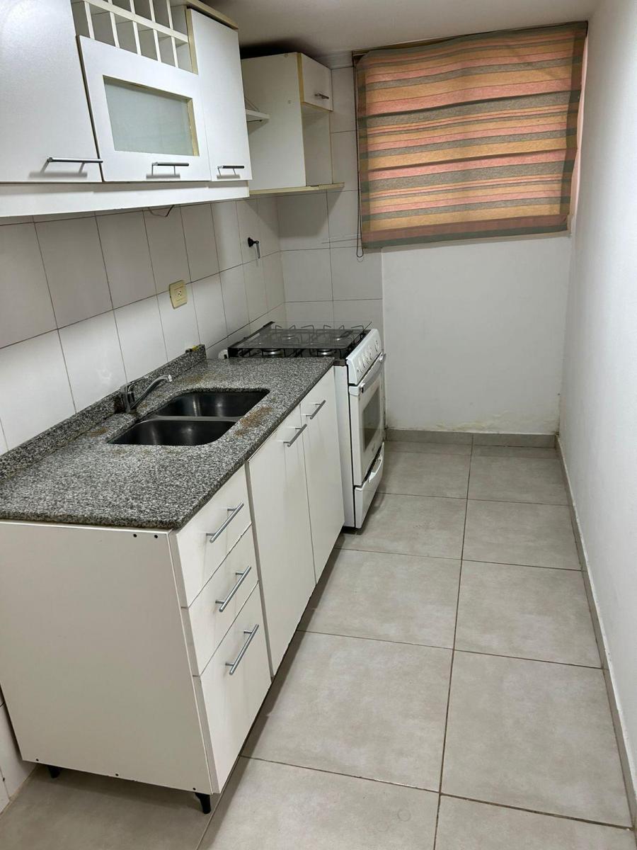 Departamento tres ambientes con patio y cochera