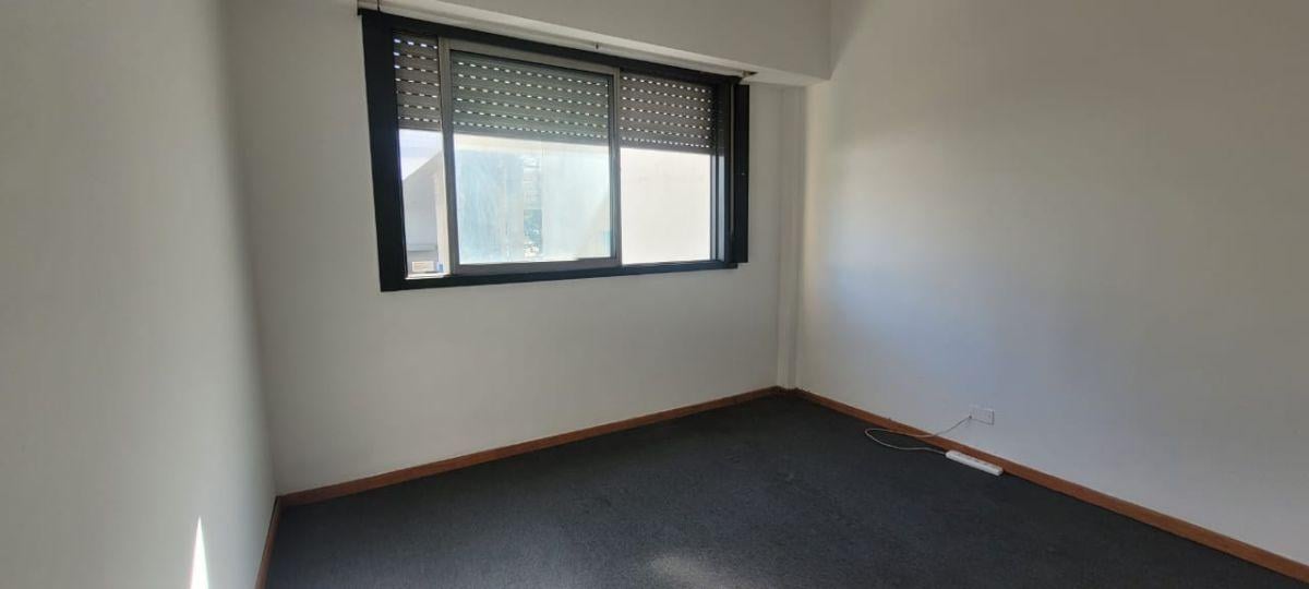 Departamento 2 ambientes zona estacion wilde ctro.