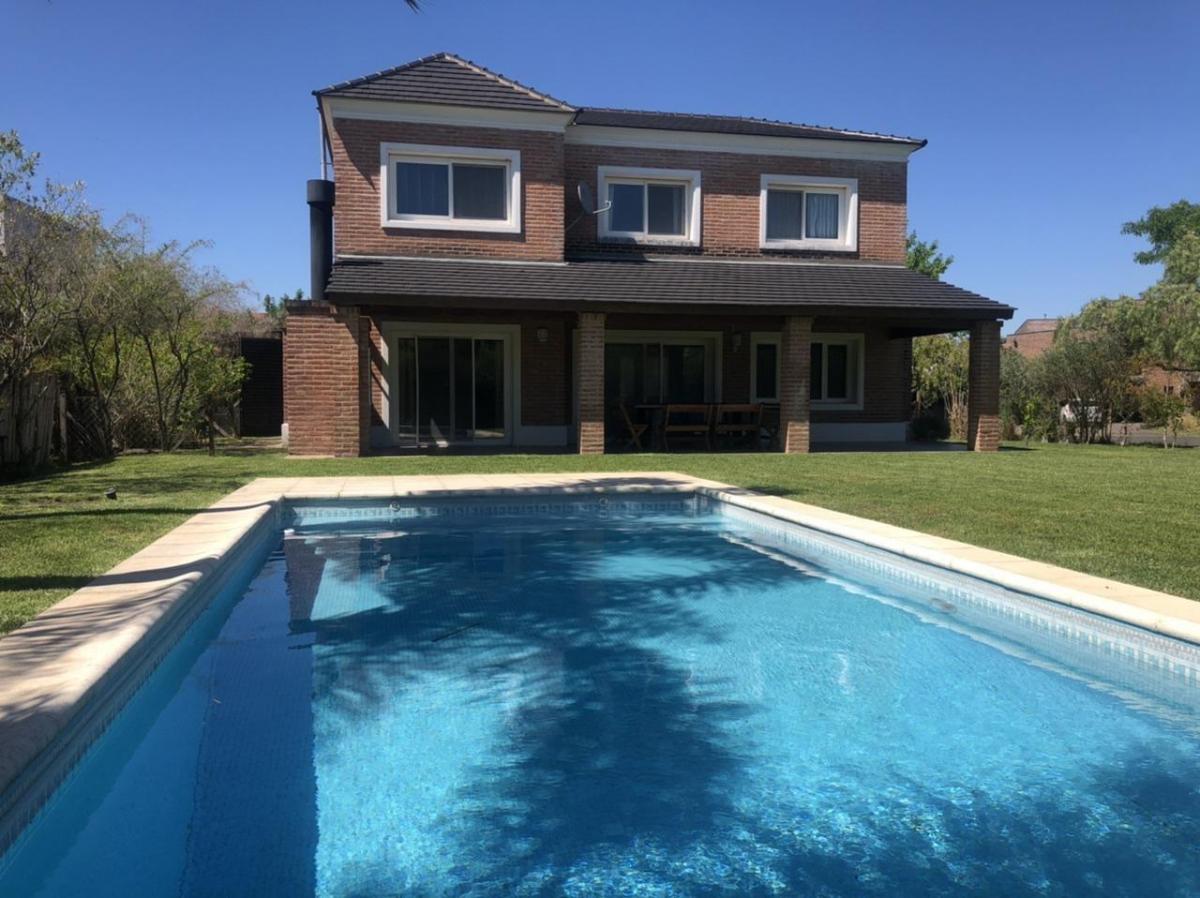Casa en alquiler en santa clara, villanueva, tigre