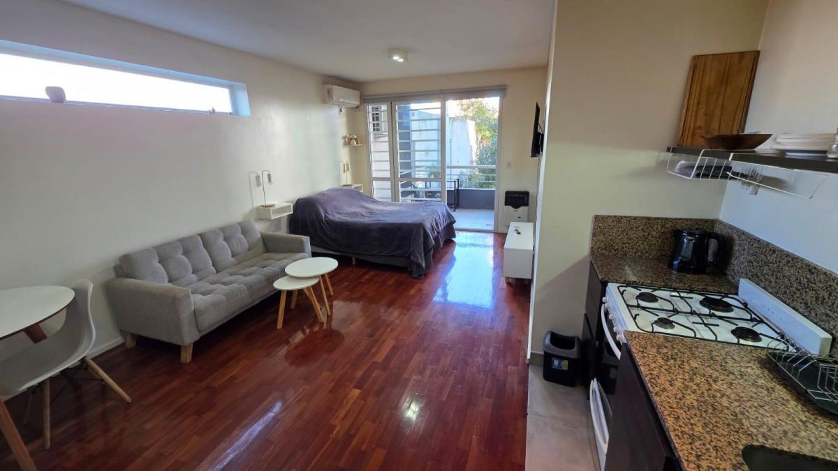 Excelente monoambiente amoblado al contrafrente con balcon!