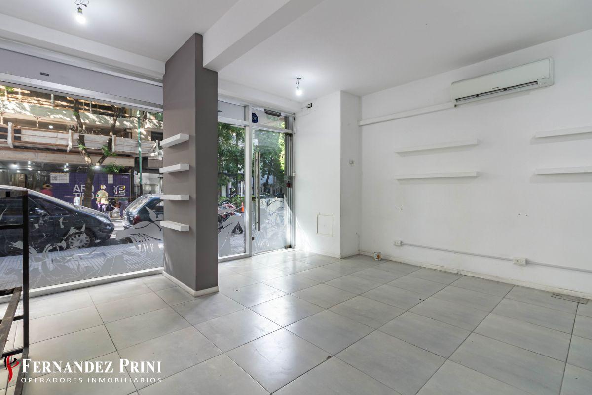 Amplio local de 86 m² con sótano en colegiales
