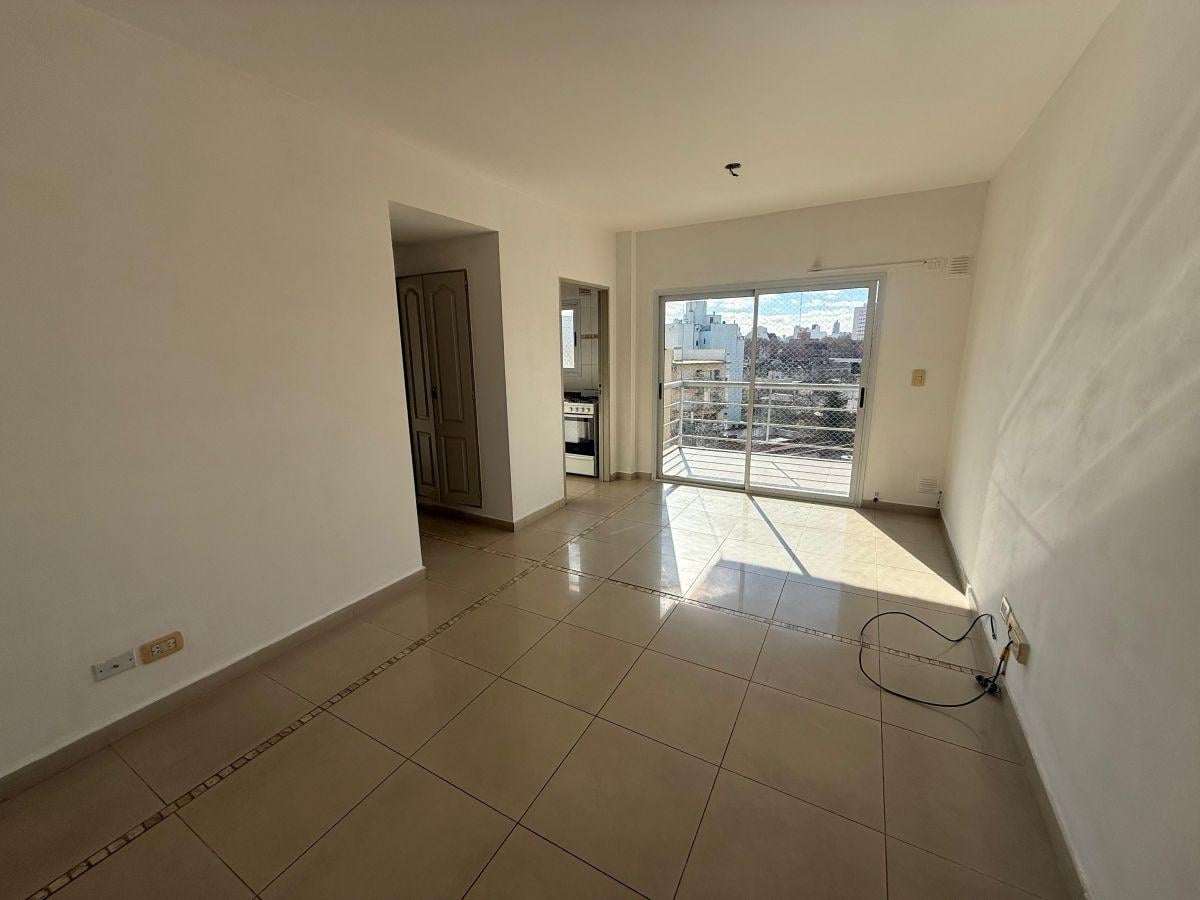 Semipiso 2 ambientes al contrafrente con balcón - apto profesional