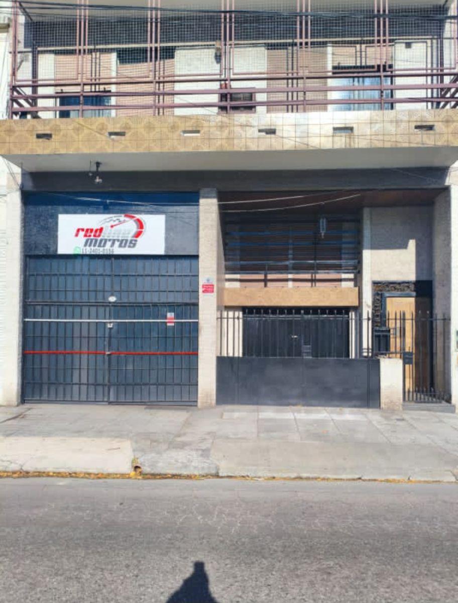 Local/galpon 90 m² mas entrepiso, 2 baños s/ av