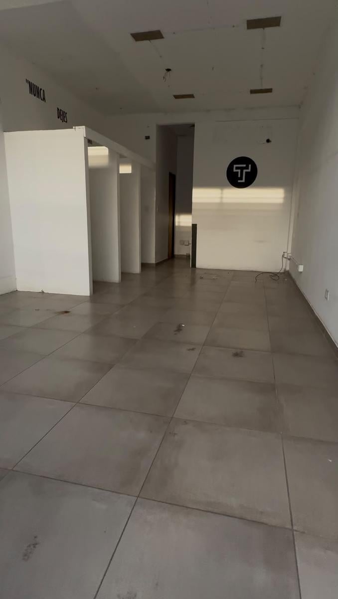 Locales a estrenar en zona centrica de san miguel - las heras al 1200 a m de av peron