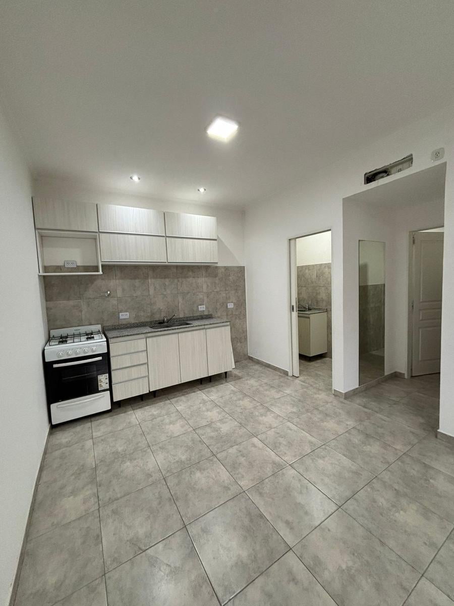 Alquiler departamento planta alta con cochera en complejo - muñiz