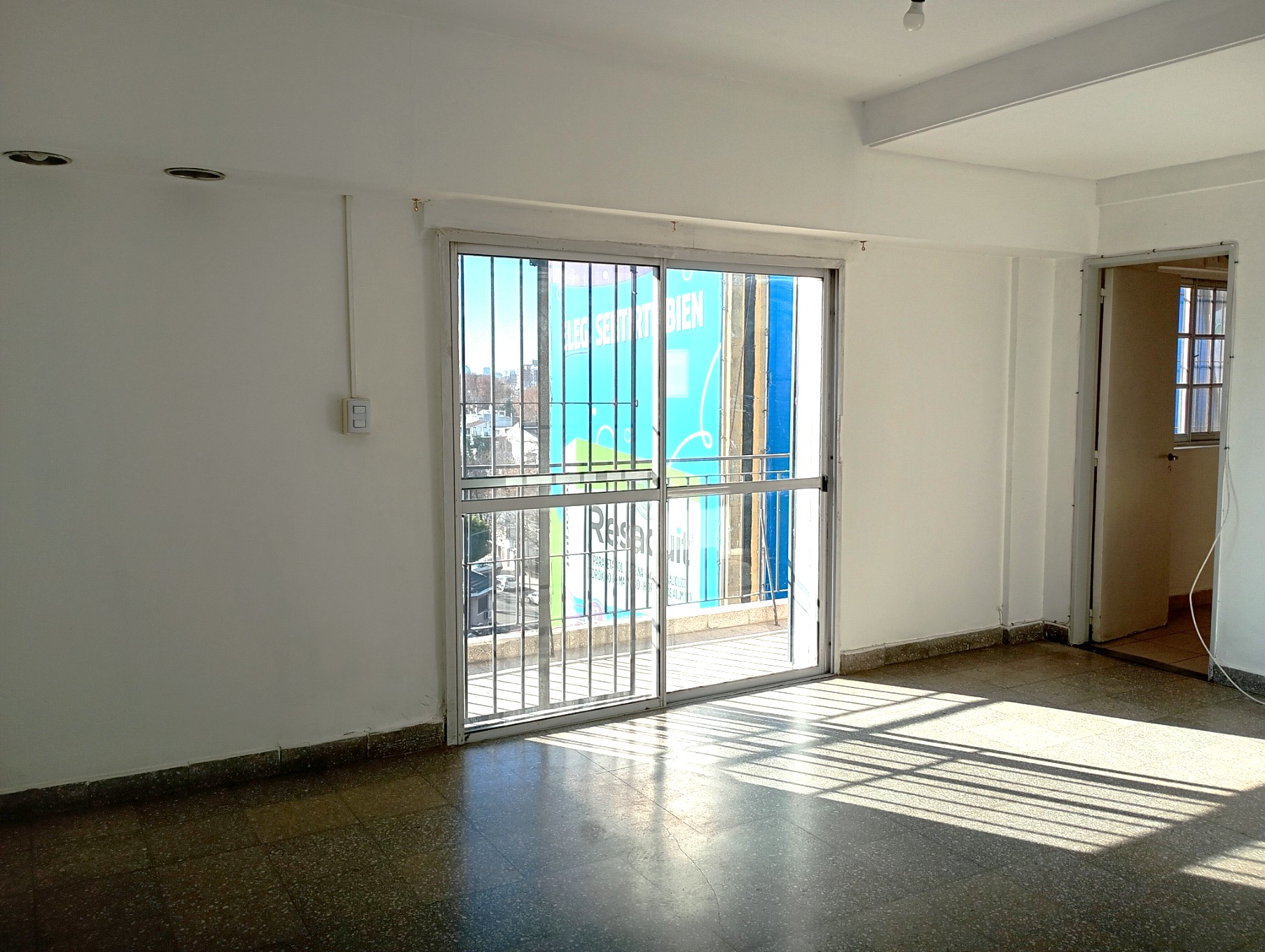 Depto 2 amb. c/fte. c/balcón res. arg. 533