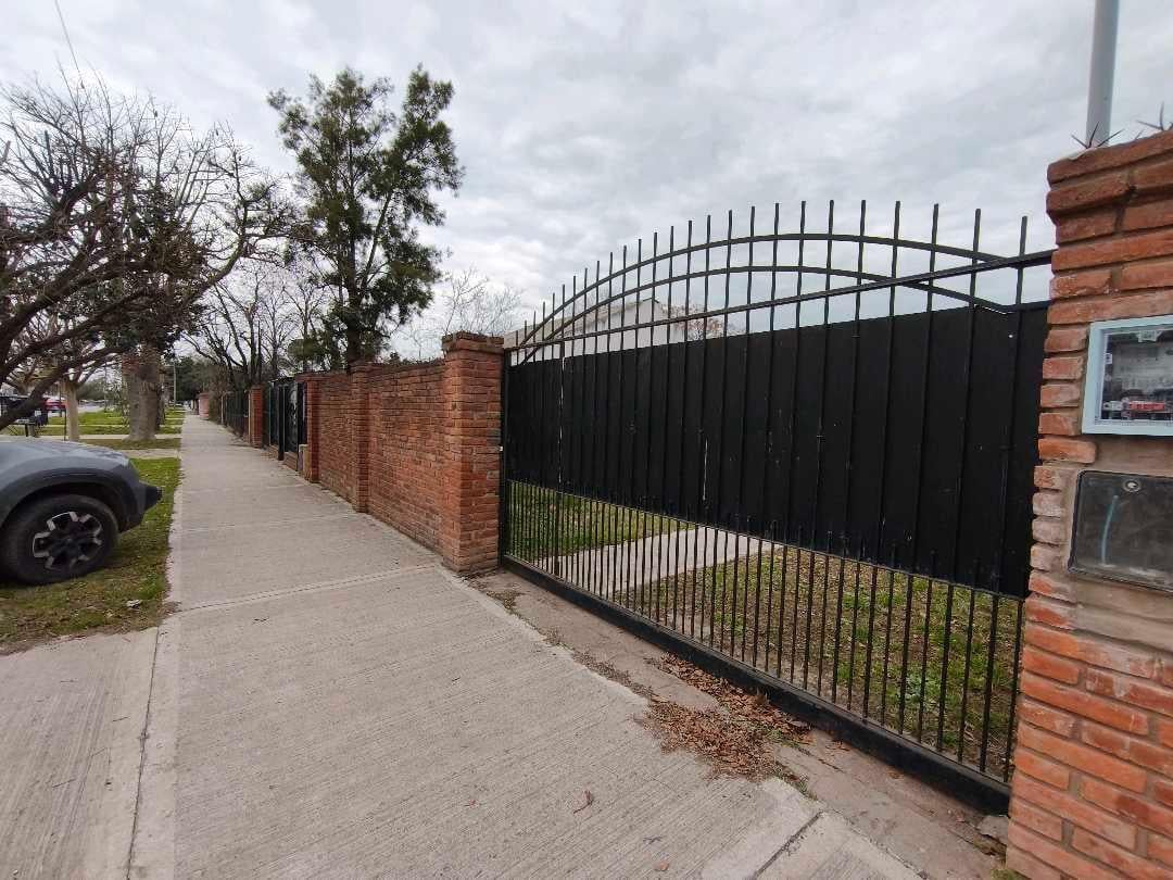 Alquiler de casa de 2 amb - barrio parque - paso del rey