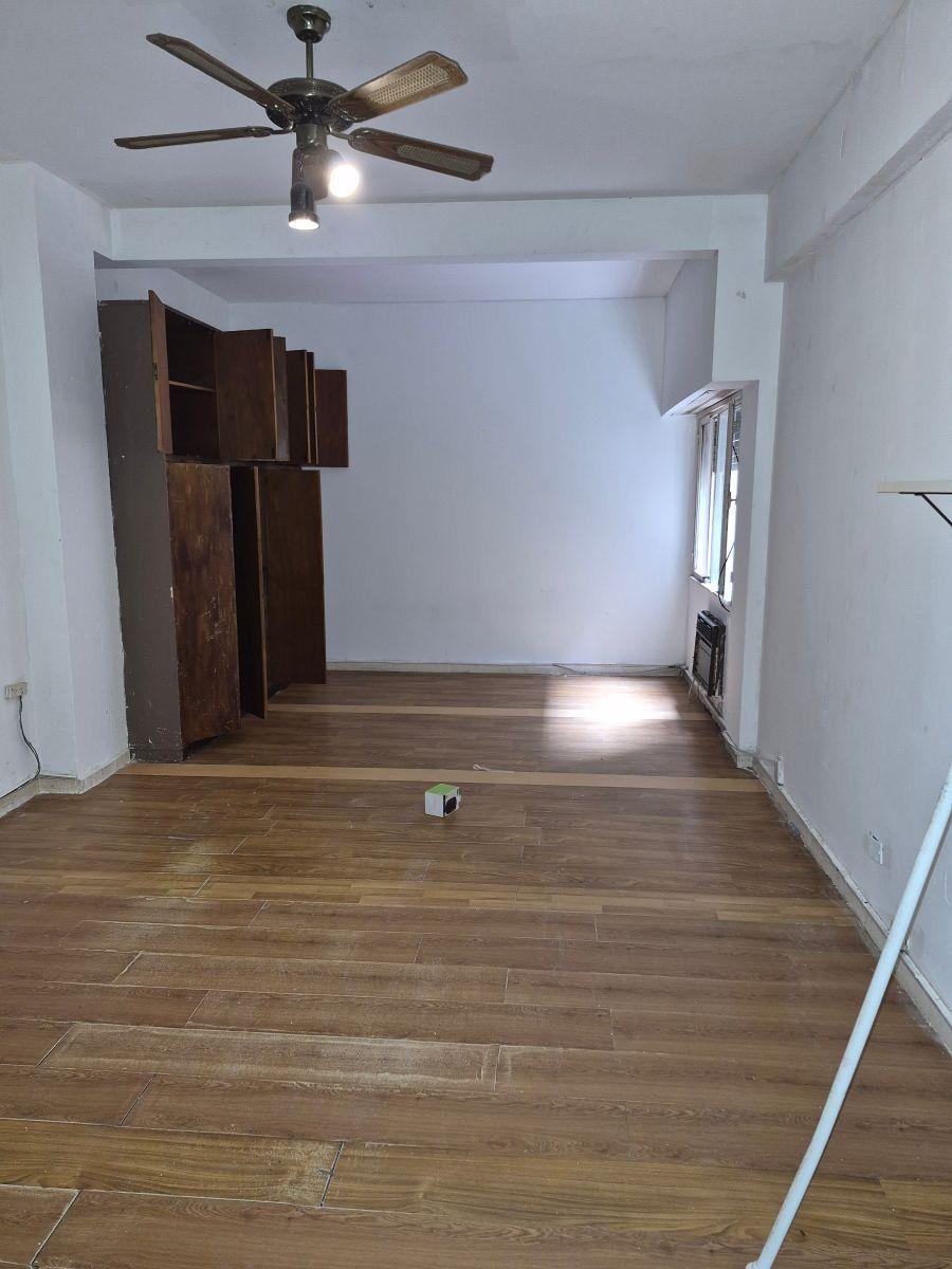 Monoambiente apto profesional, con baño completo y cocina incorporada.