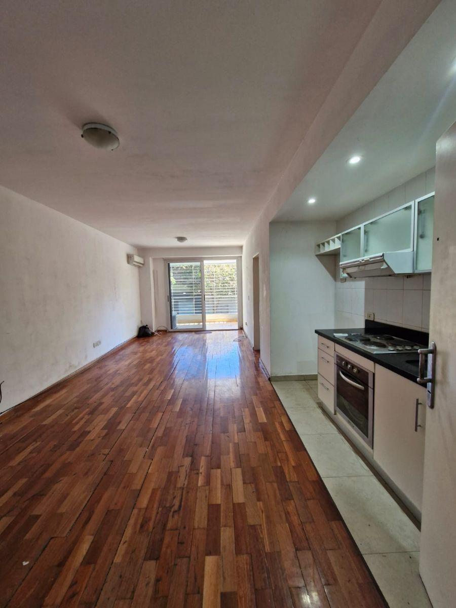 Alquiler monoambiente con balcon al frente y patio