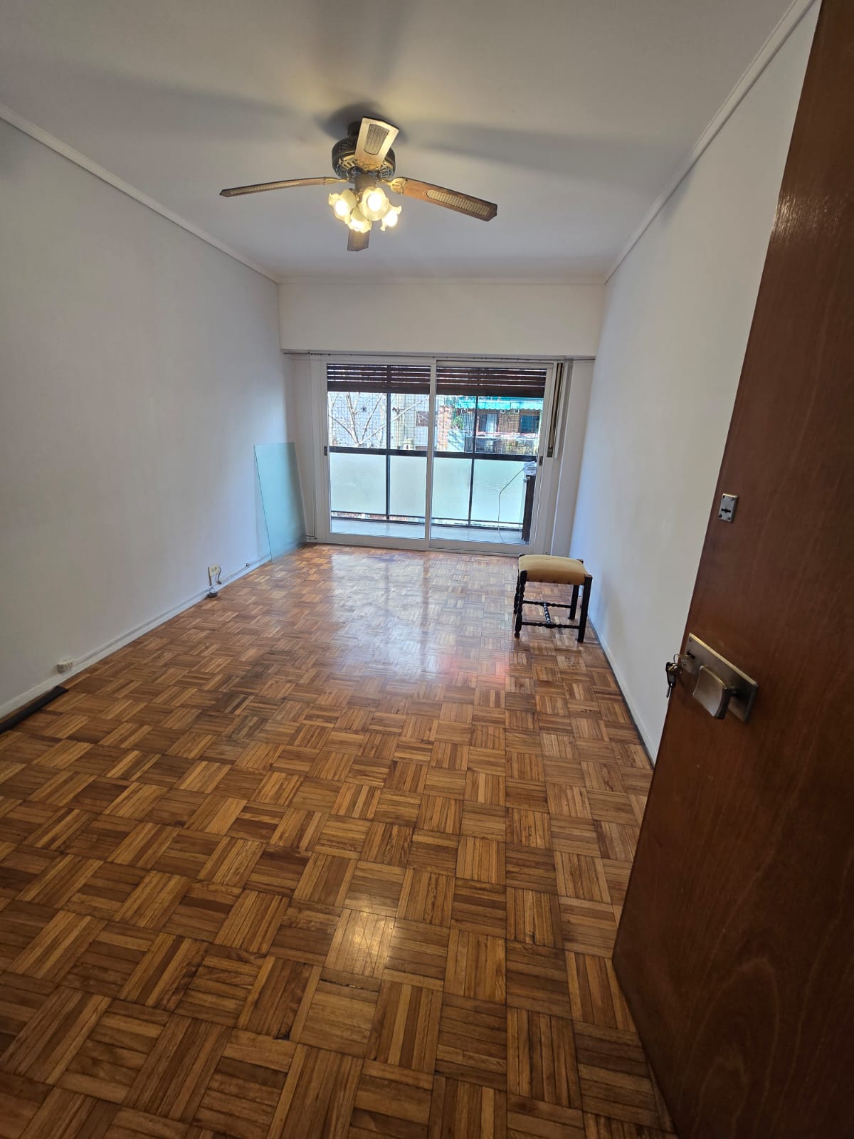 Departamento 3 ambientes al frente con balcón