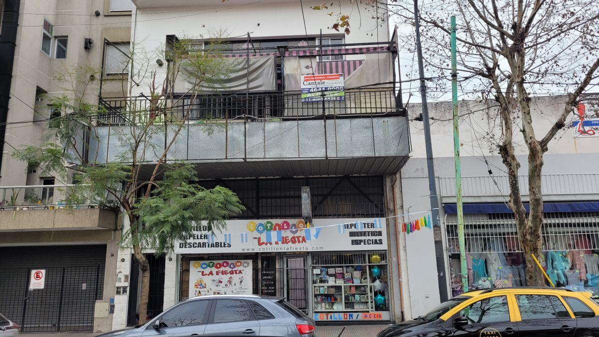 Oficinas de uso comercial o profesional 1er piso por escalera
