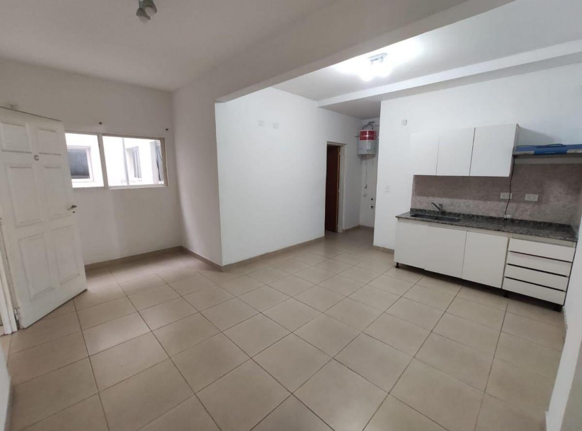 Alquiler departamento ph 2 ambientes en saenz peña