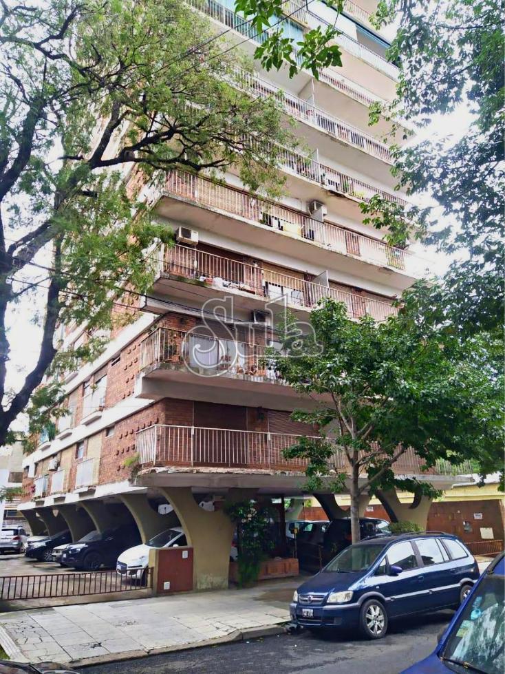 Departamento de 3 ambientes al frente con balcón