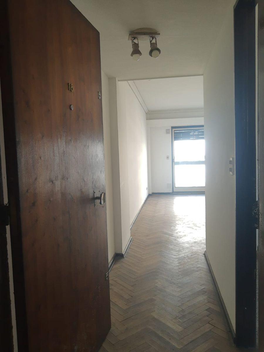 Excelente 3 ambientes con balcón al frente 65 m² balvanera