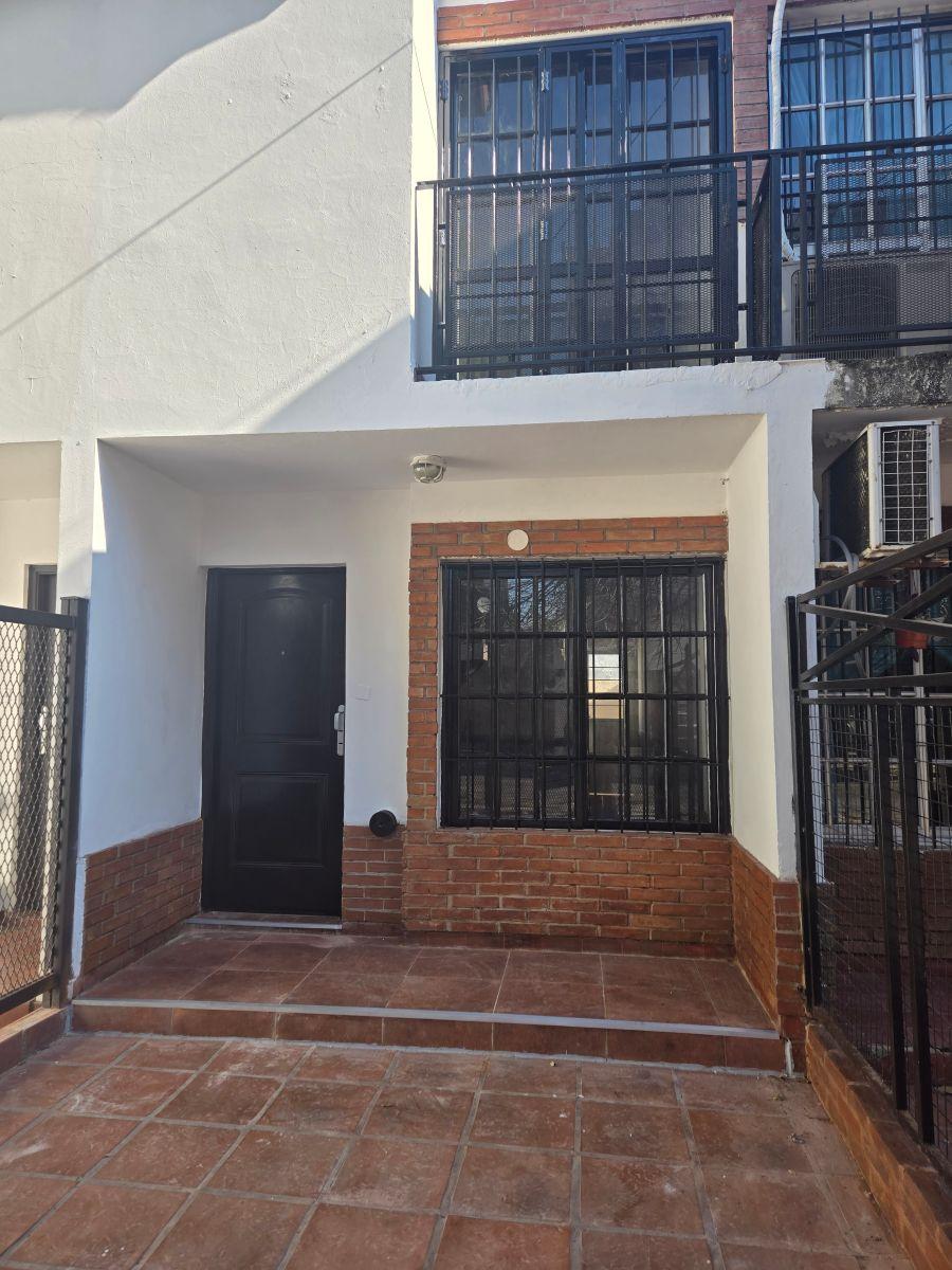Duplex con cochera en alquiler moron sin expensas