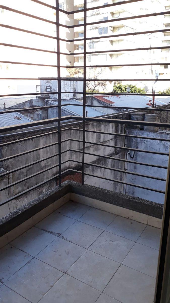 Alquiler abasto monoambiente con balcón y amenities